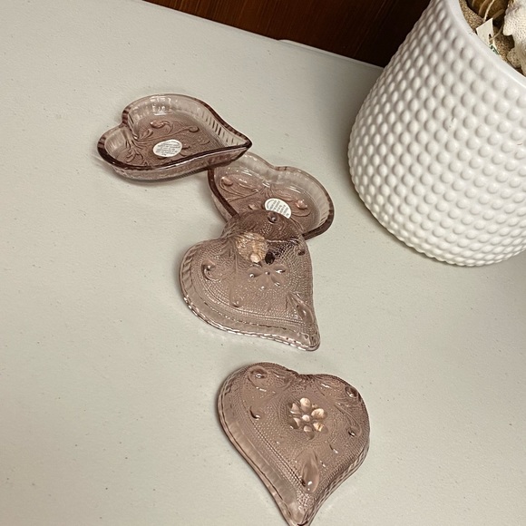 Vintage Tiara Glass Heart shape vanity tray - Picture 12 of 13